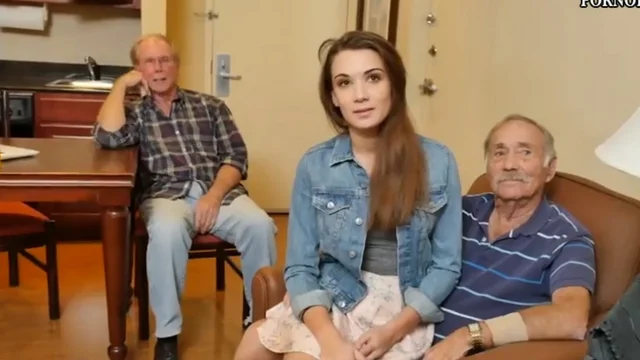 Два пенсионера выебали в два хуя молодую русскую студентку с рыжими волосами